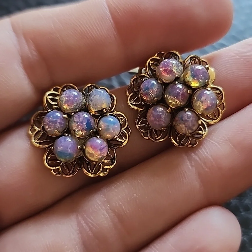 VTG clip on earrings - Picture 4 of 8